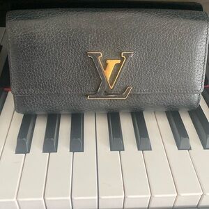 Louis Vuitton Portefeuille Capucines Wallet